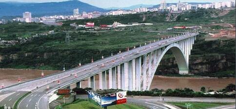 通车21年的万州长江大桥为何要更换桥梁支座？
